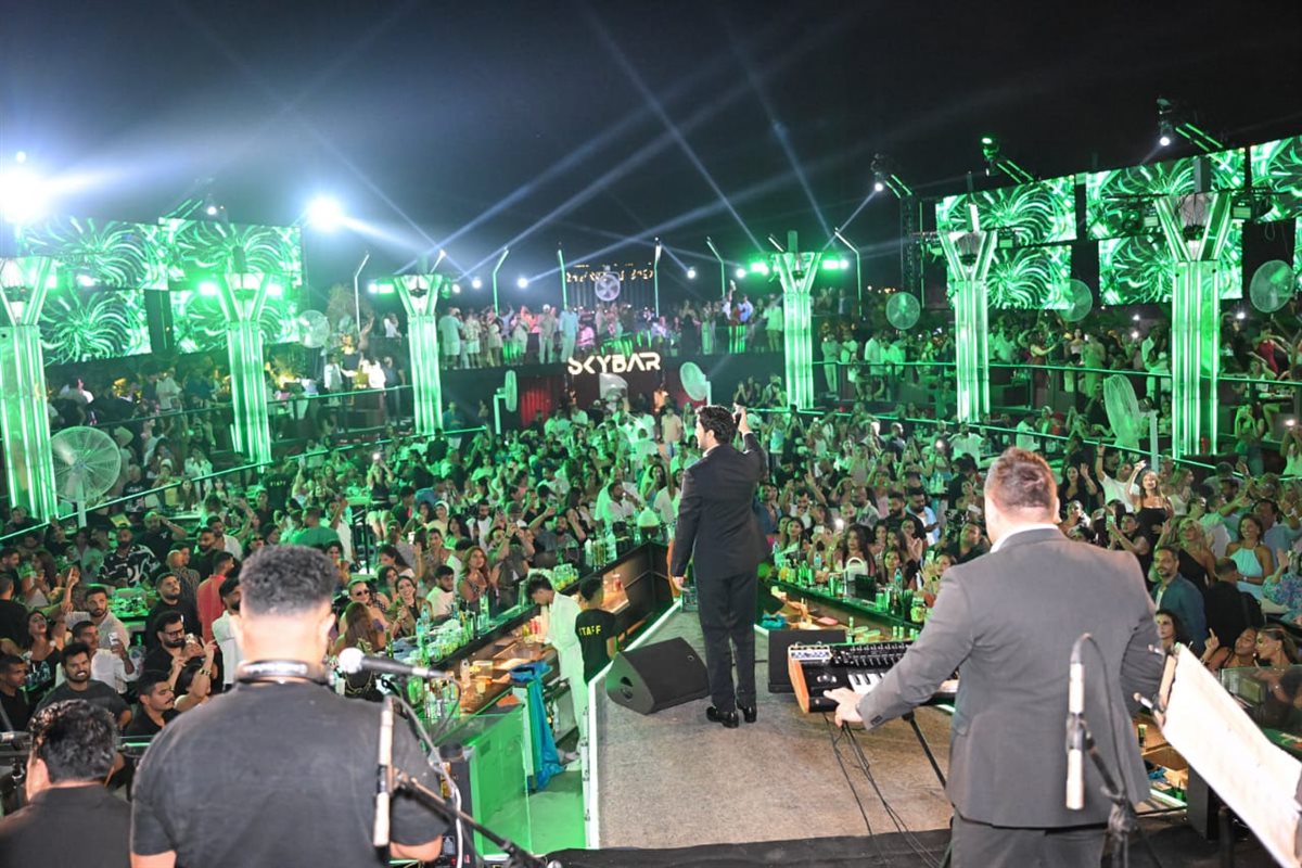 محمد فضل شاكر يتألق في حفله الأول بالعلمين الجديدة