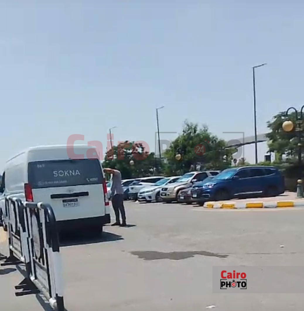 وصول جثمان الفنان سيد صادق لمسجد الشرطة بالشيخ زايد