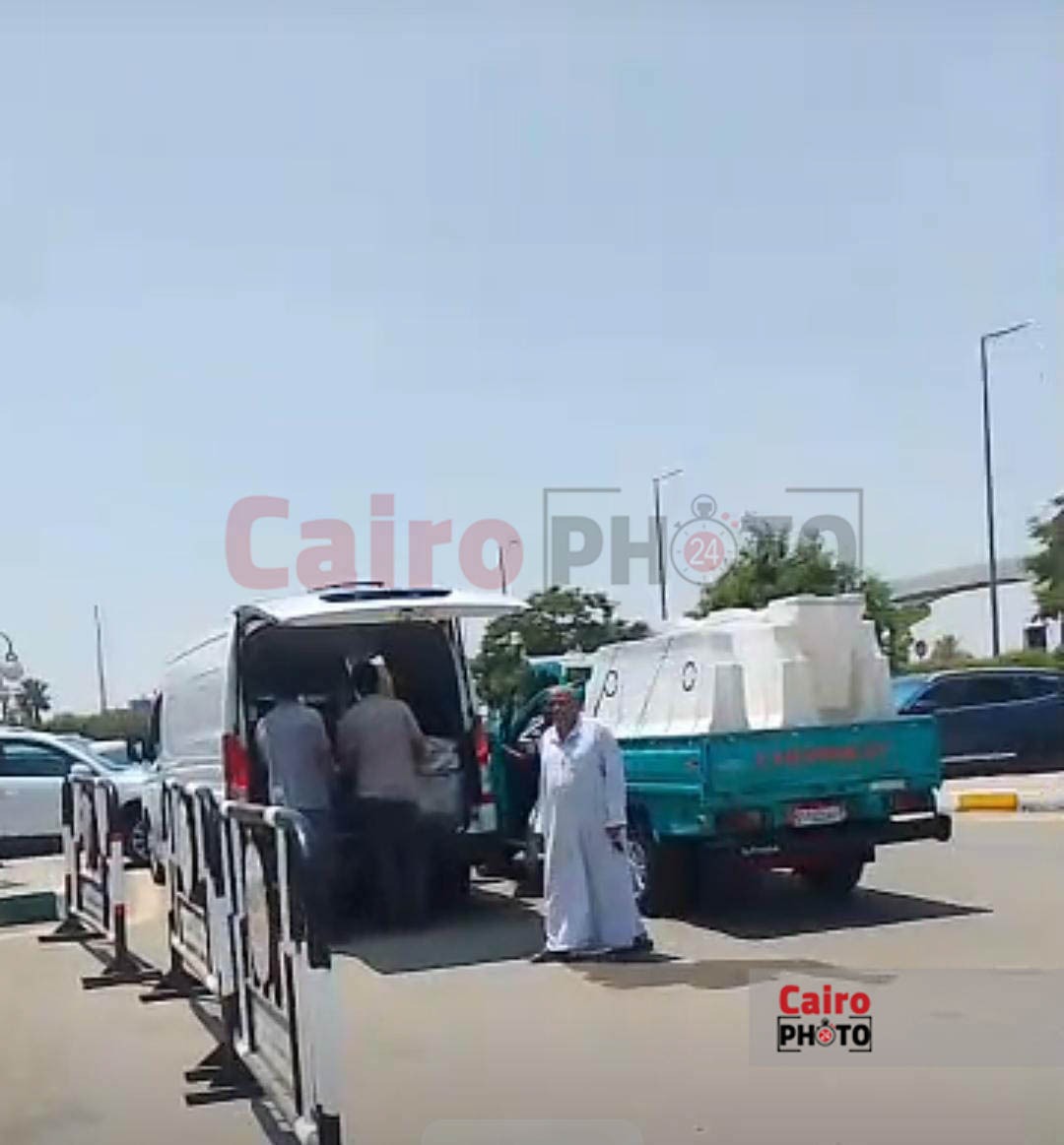 وصول جثمان الفنان سيد صادق لمسجد الشرطة بالشيخ زايد