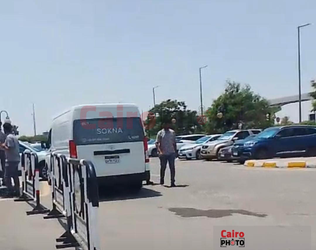 وصول جثمان الفنان سيد صادق لمسجد الشرطة بالشيخ زايد