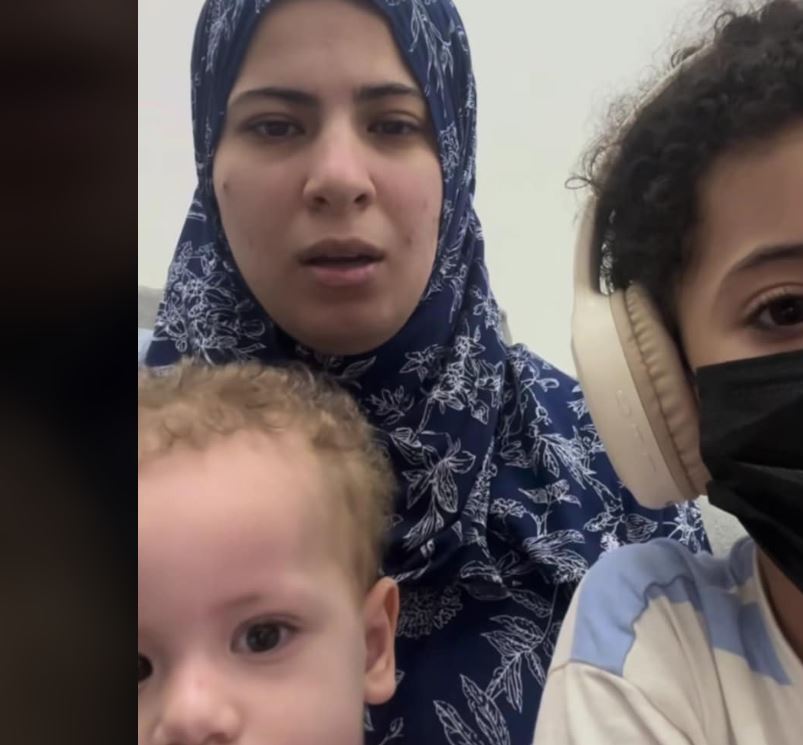 أم تناشد إنقاذ حياة طفلها المصاب بضمور العضلات