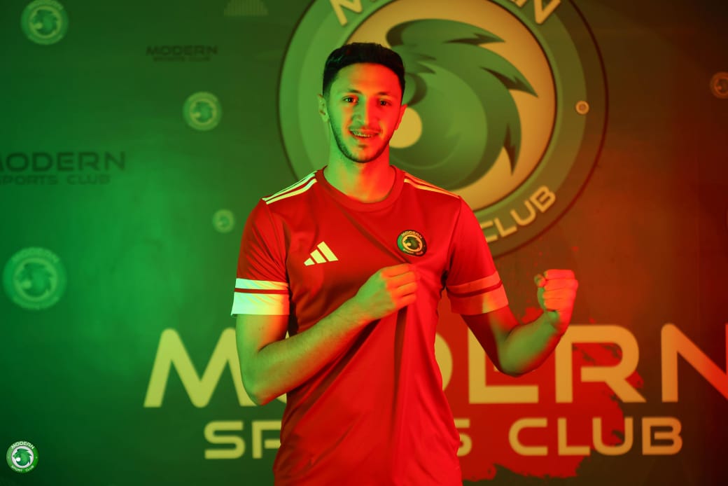 <strong>مصطفى مخلوف</strong>