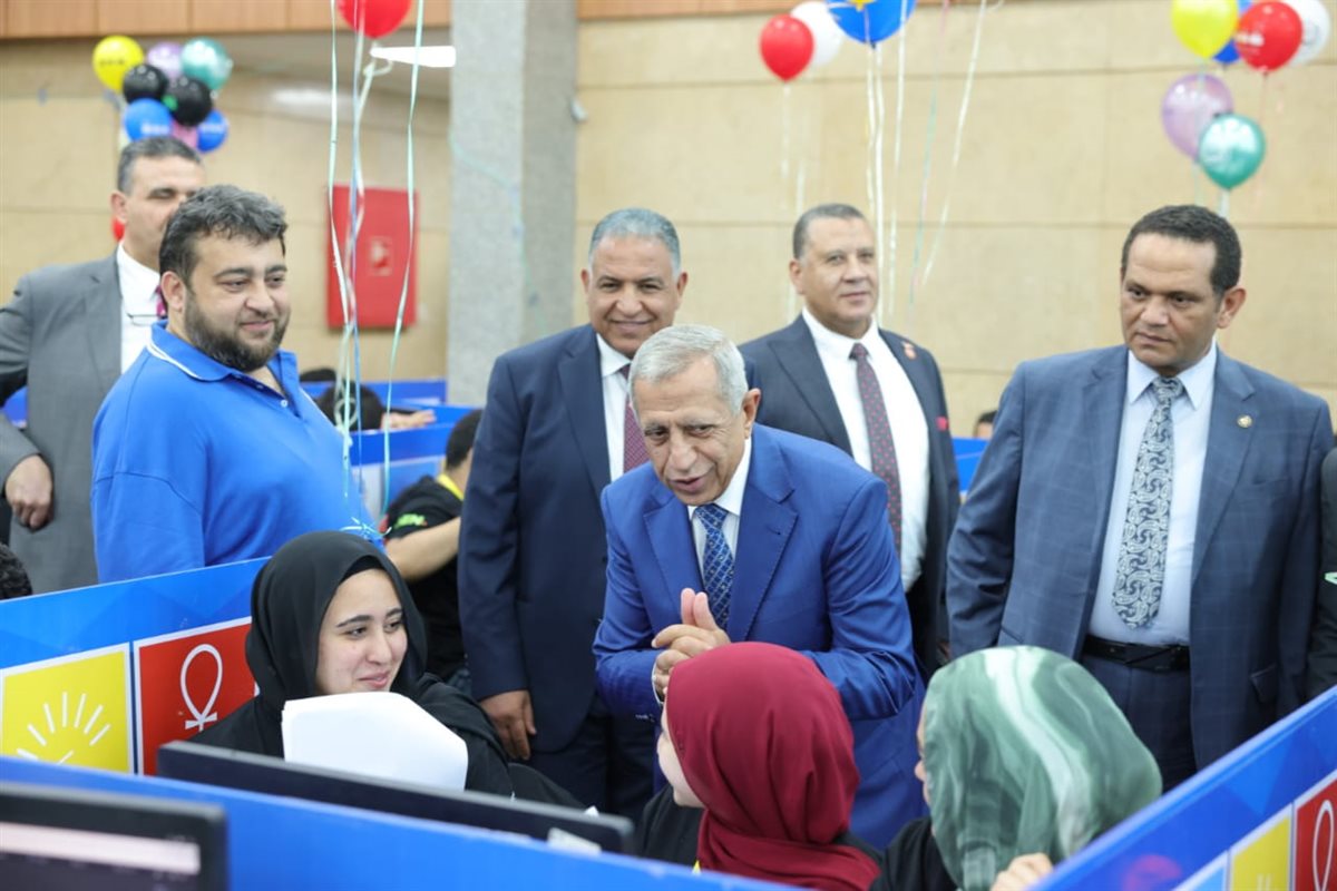 رئيس الأكاديمية يتفقد المسابقة 