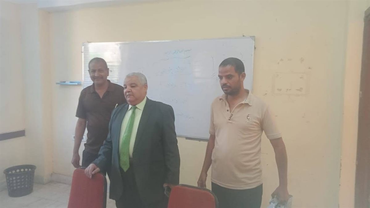 جولة وكيل وزارة التعليم بالأقصر