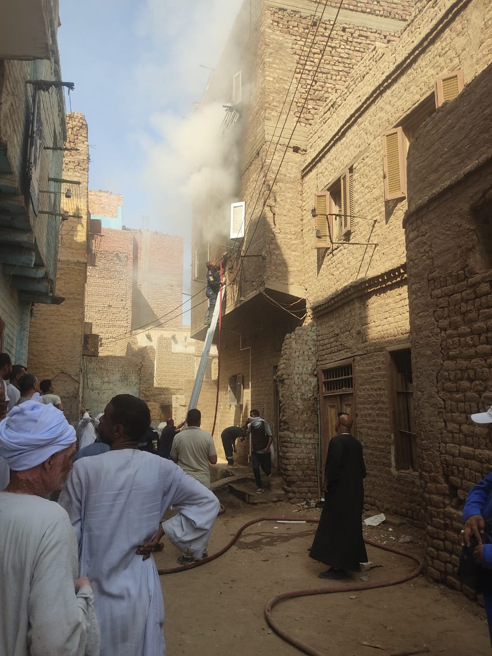 صور حريق منزل بسبب تسريب غاز في قنا