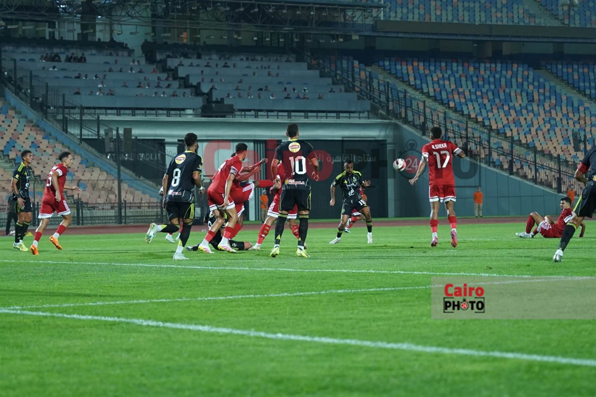 <strong>مباراة الأهلي ومودرن سبورت في الدوري الممتاز</strong>