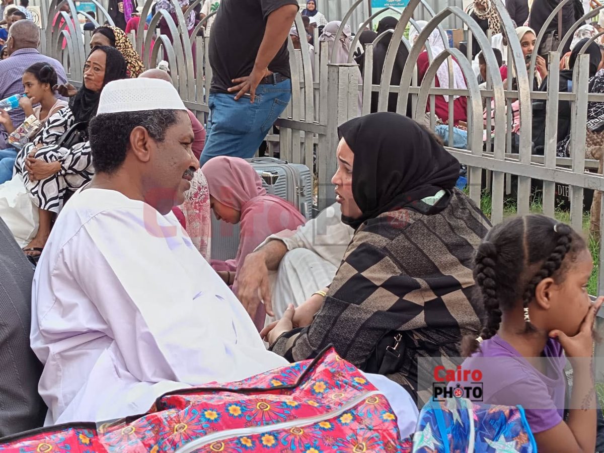 استعدادات قبل انطلاق قطار نقل السودانيين إلى وطنهم عبر السكك الحديدية