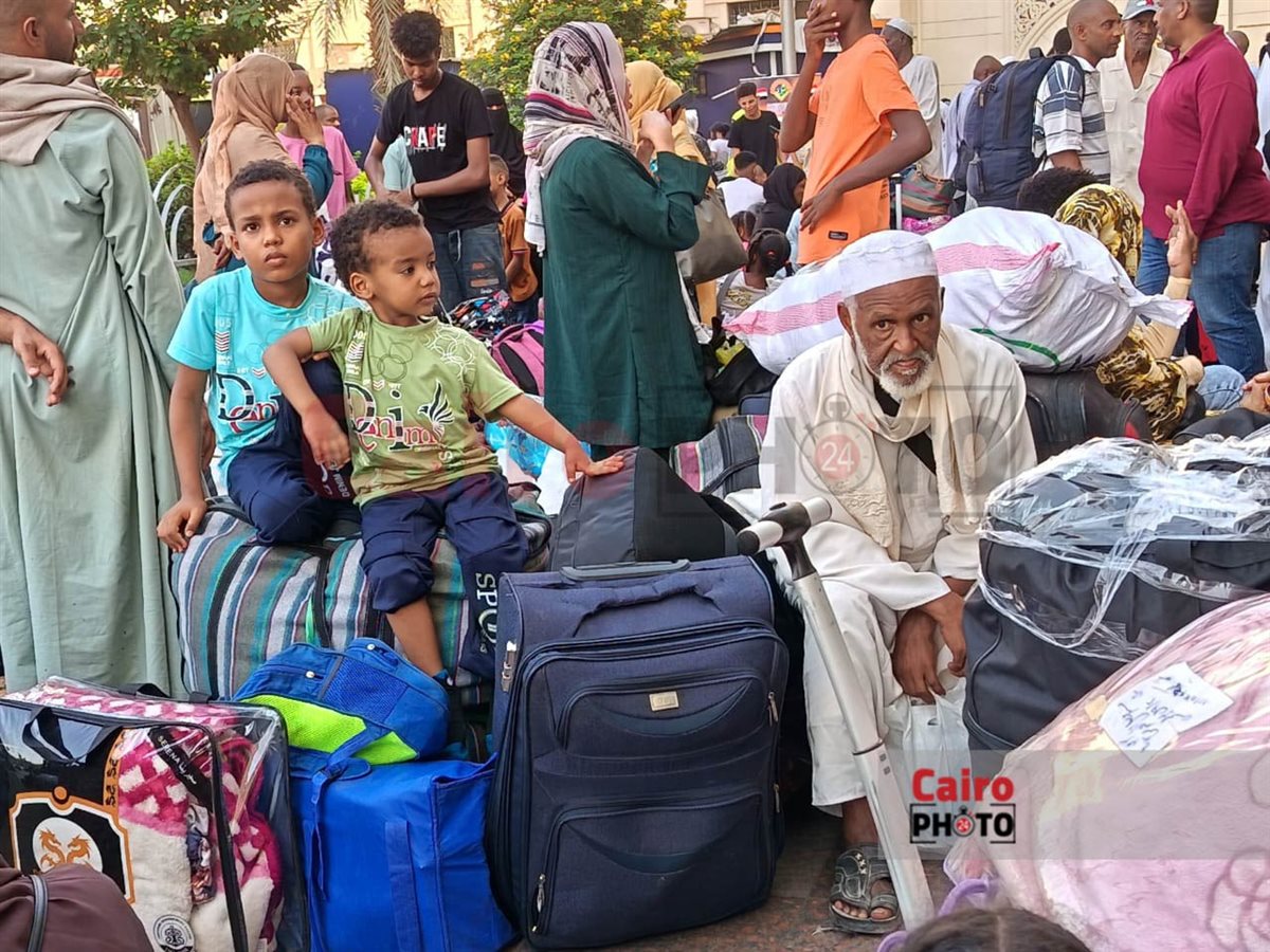 استعدادات قبل انطلاق قطار نقل السودانيين إلى وطنهم عبر السكك الحديدية