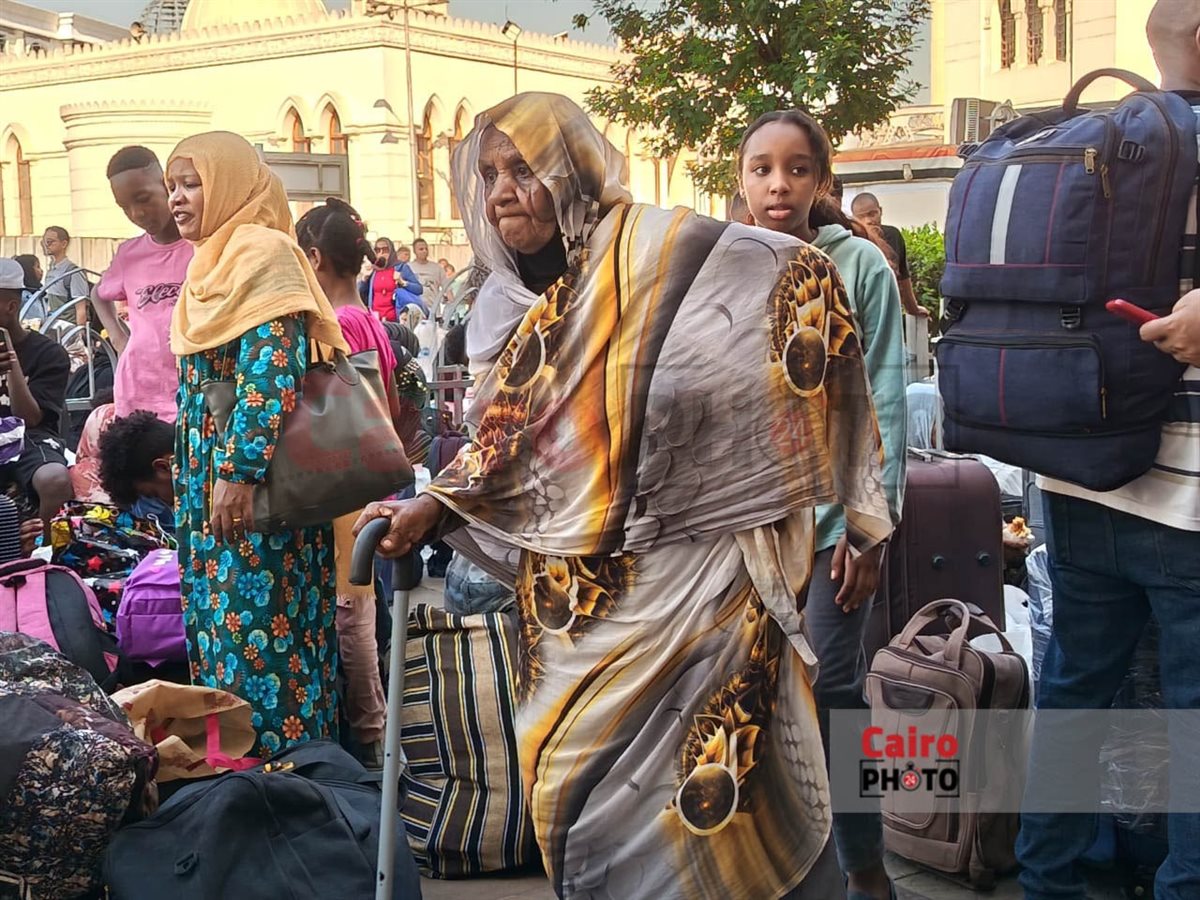 استعدادات قبل انطلاق قطار نقل السودانيين إلى وطنهم عبر السكك الحديدية