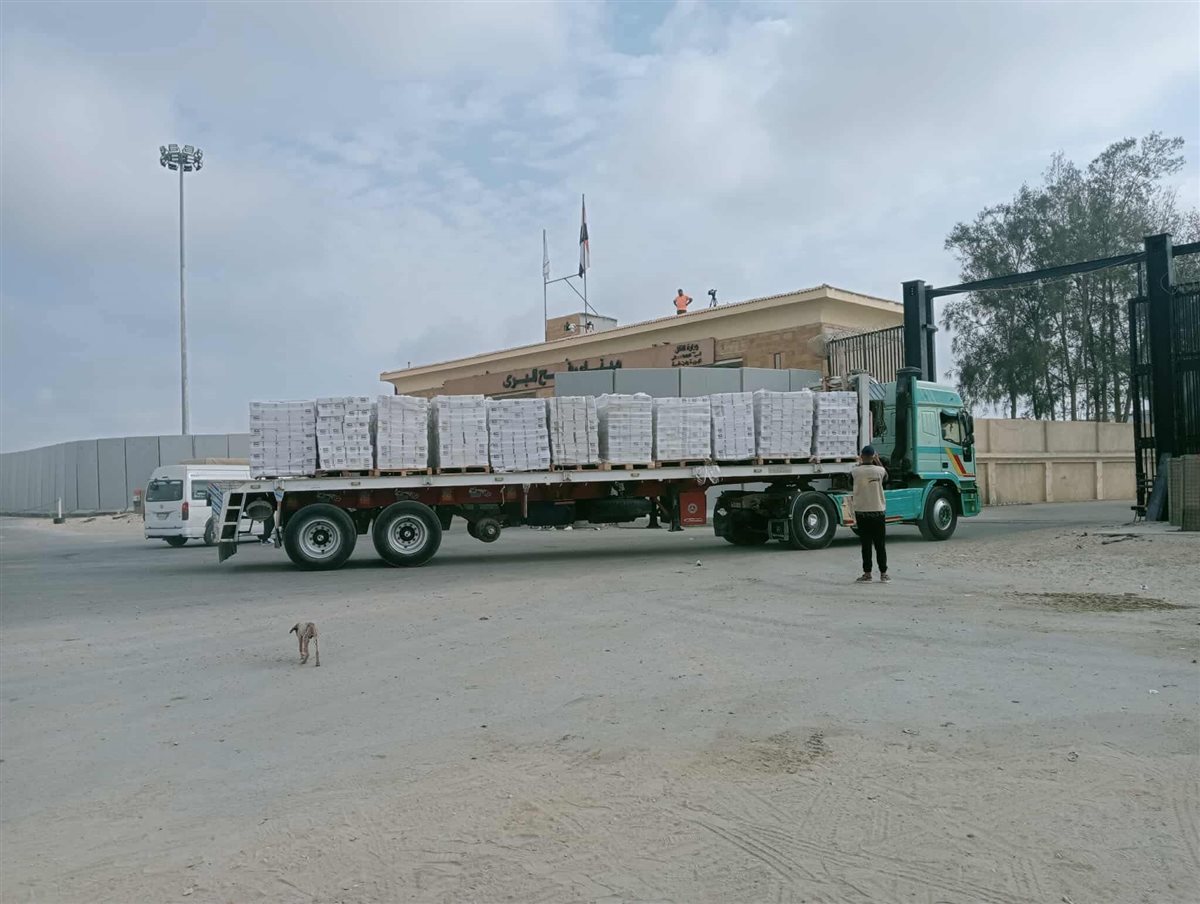 شاحنة مساعدات إماراتية في معبر رفح