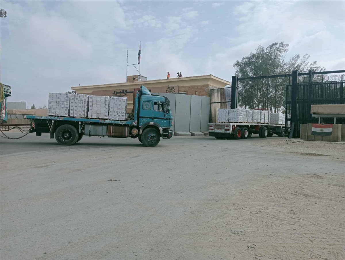 شاحنة مساعدات إماراتية في معبر رفح