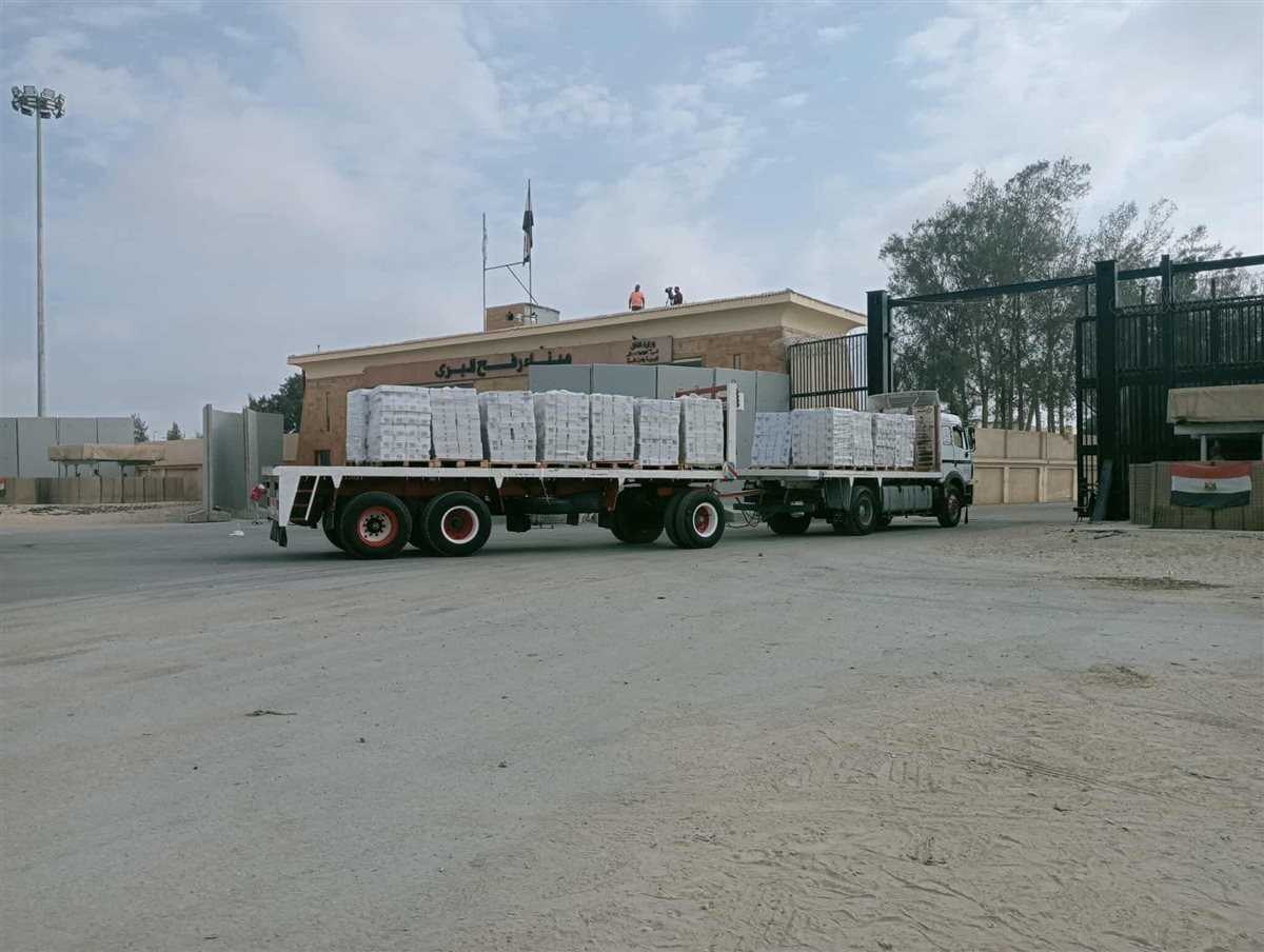 شاحنة مساعدات إماراتية في معبر رفح