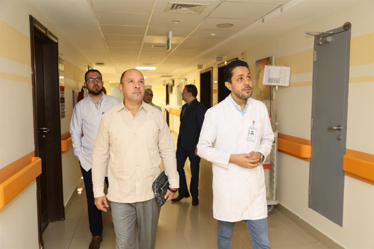 السفير الكوبي في زيارة لمستشفى أورام الأقصر