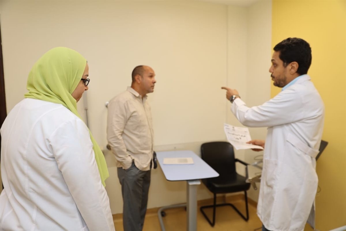 السفير الكوبي في زيارة لمستشفى أورام الأقصر