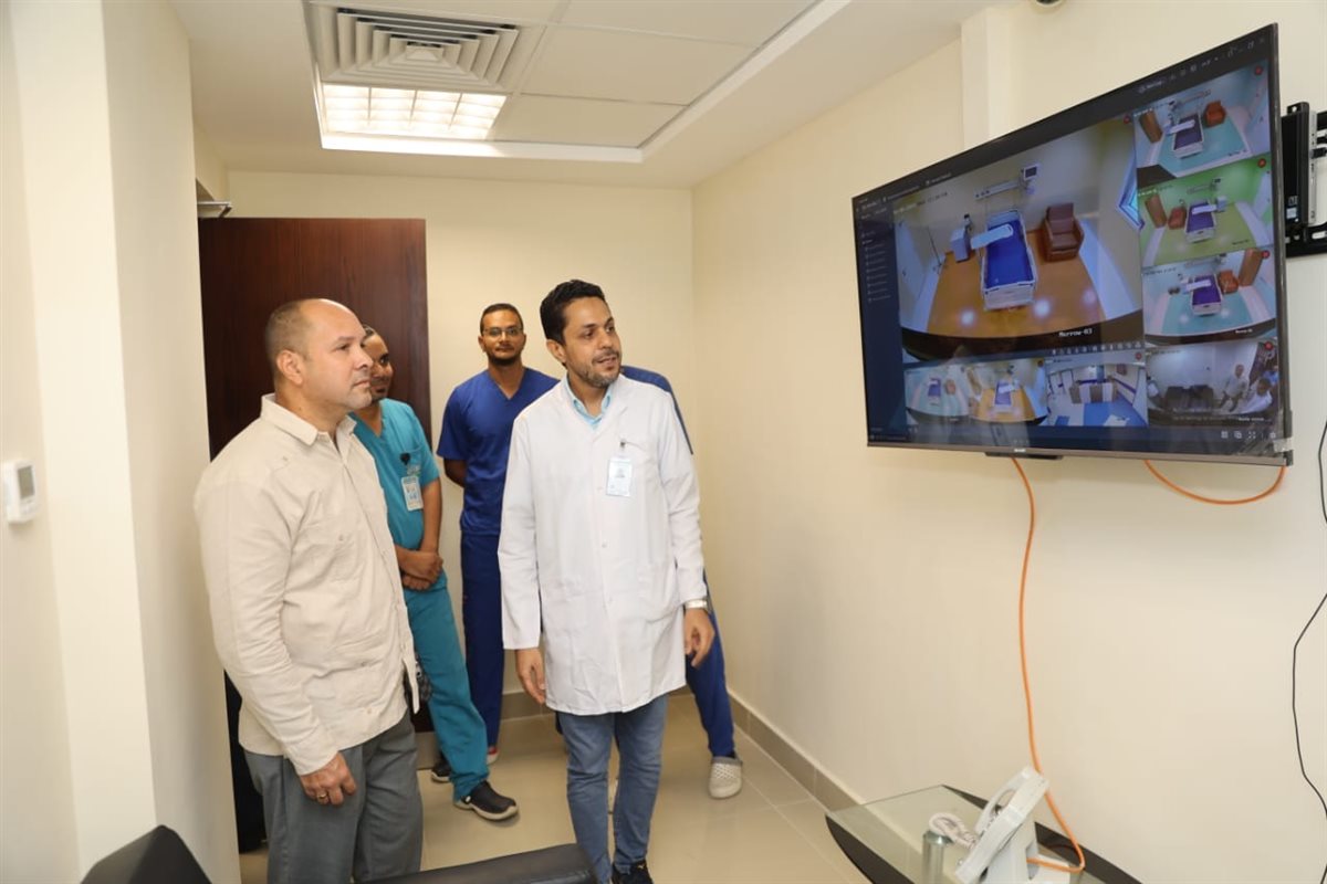 السفير الكوبي في زيارة لمستشفى أورام الأقصر