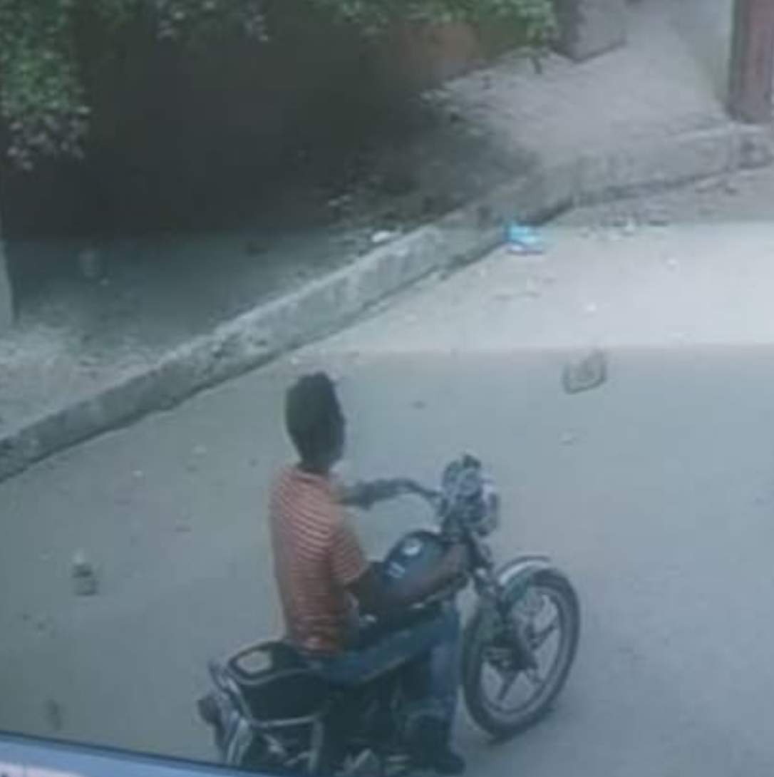 كاميرات المراقبة تكشف السارق 