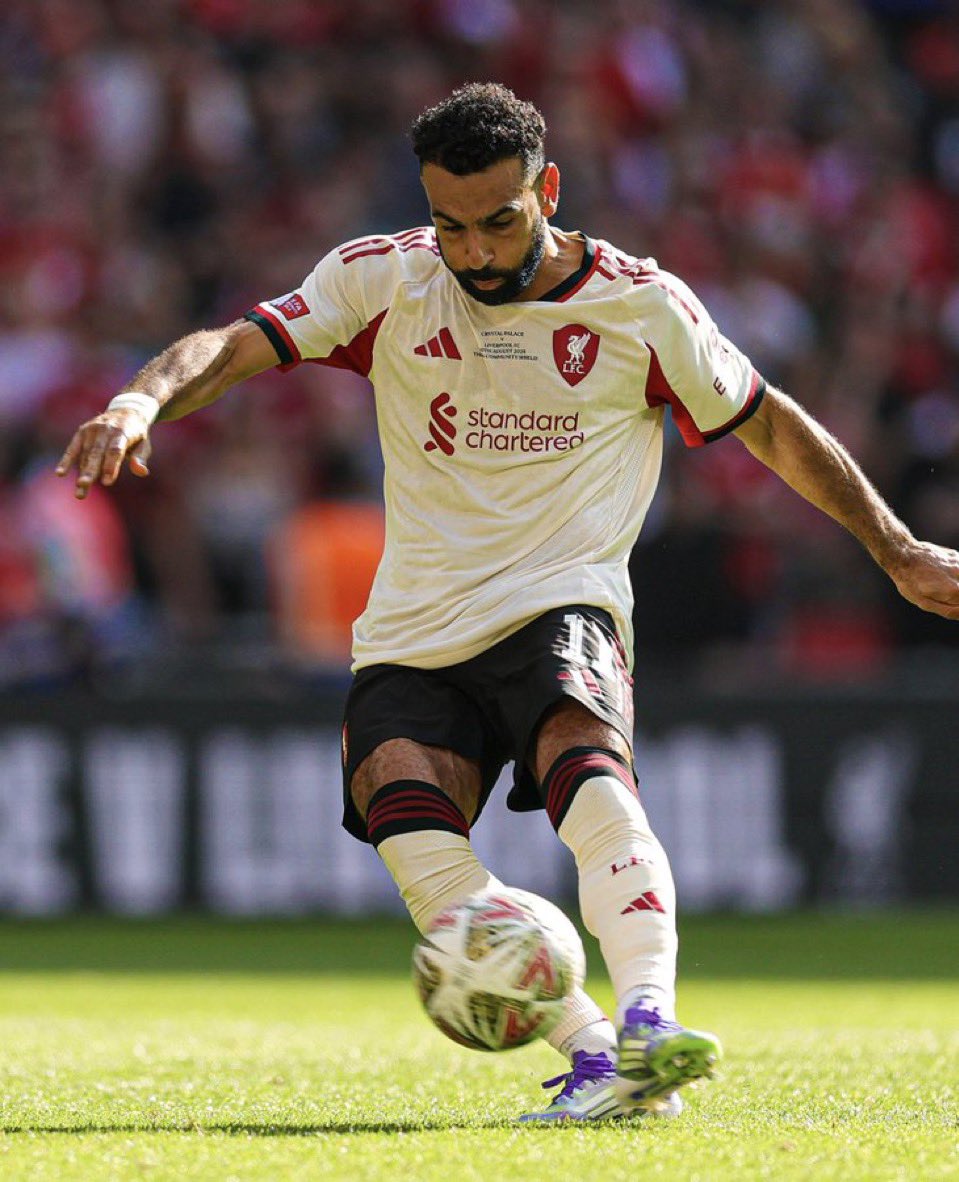 <strong>الدولي المصري محمد صلاح لاعب فريق ليفربول وقائد منتخب مصر</strong>