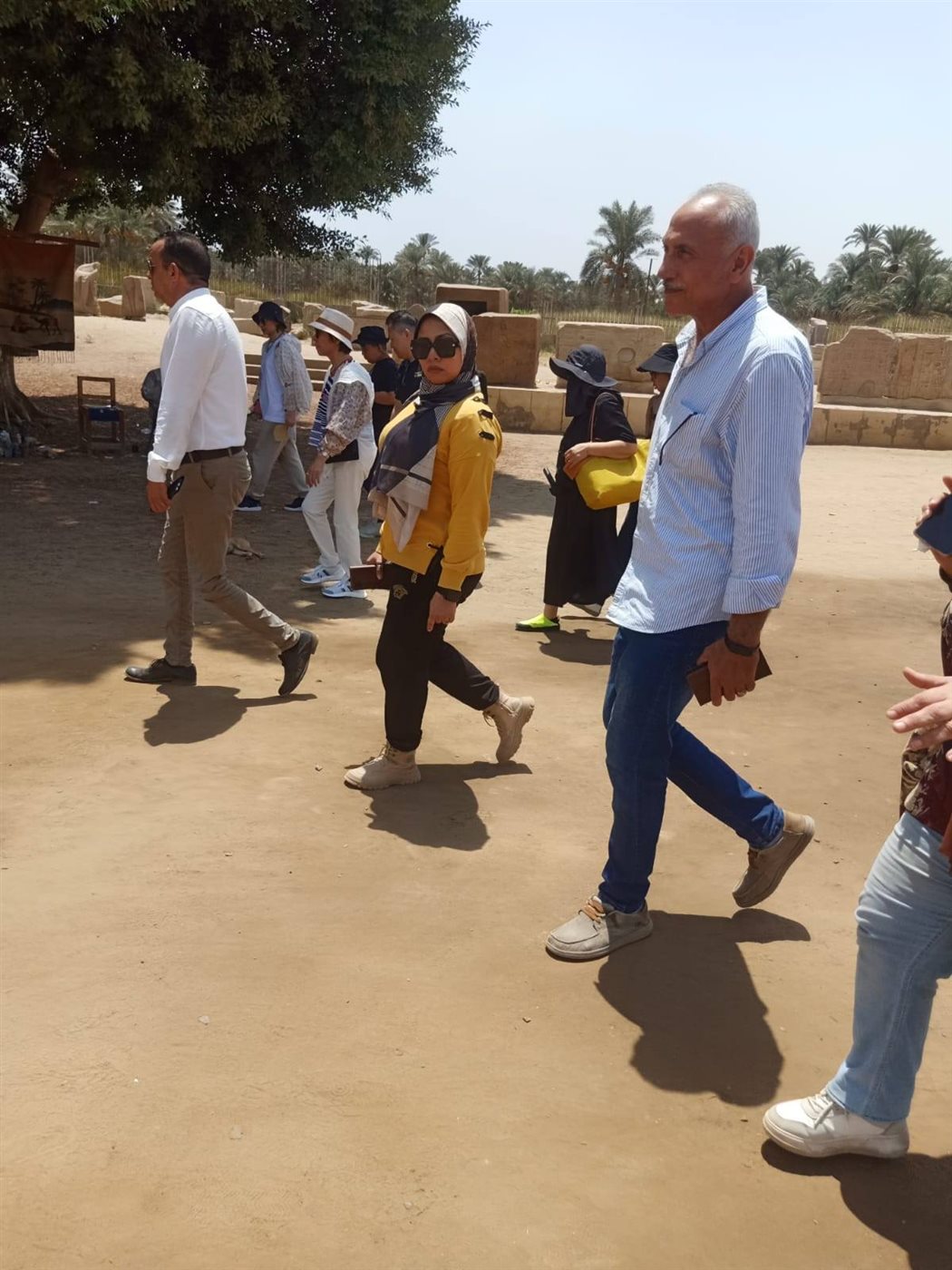 رئيس الإدارة المركزية لآثار القاهرة والجيزة يتفقد منطقة آثار ميت رهينة