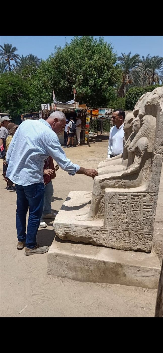 رئيس الإدارة المركزية لآثار القاهرة والجيزة يتفقد منطقة آثار ميت رهينة