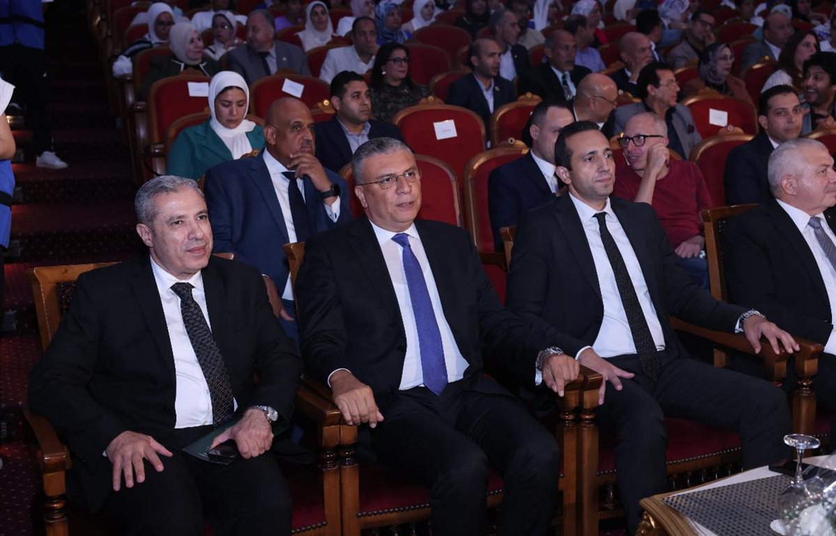 وزير الشباب والرياضة يمنح عمرو الليثي  لقب سفير مهرجان إبداع مراكز الشباب  