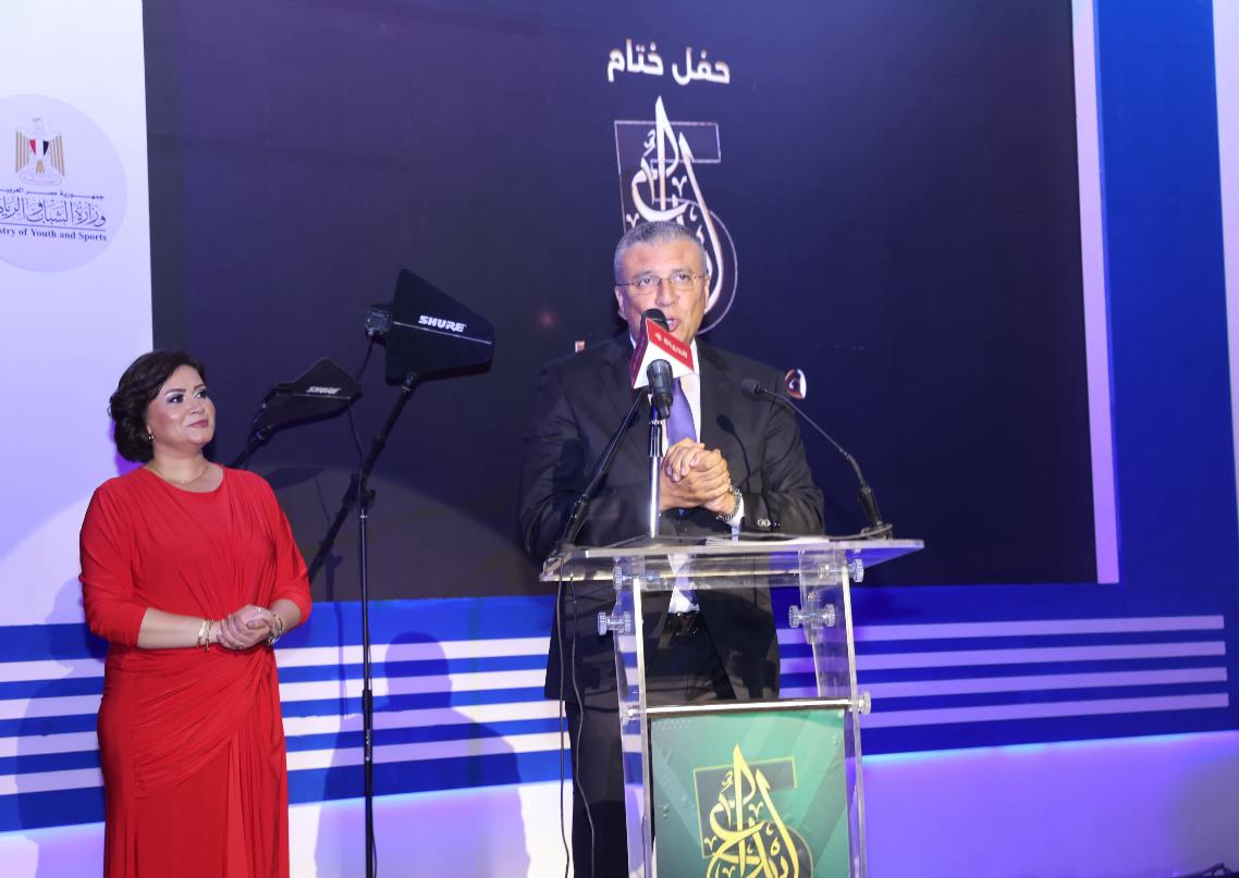 وزير الشباب والرياضة يمنح عمرو الليثي  لقب سفير مهرجان إبداع مراكز الشباب  