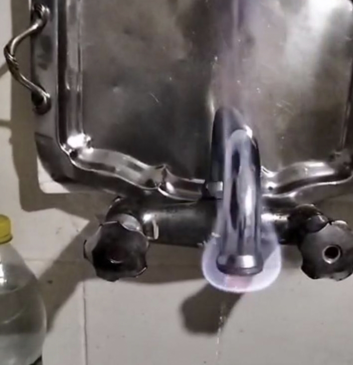 نزول نار من صنابير المياه بقرية شرنوب بالبحيرة