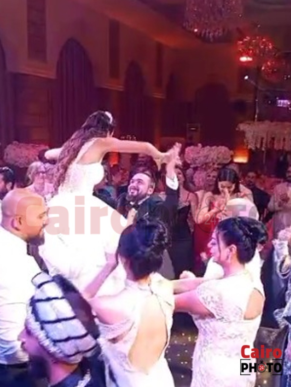 فرحة ورقص سيرين عبد النور في حفل زفاف نجل شقيقتها