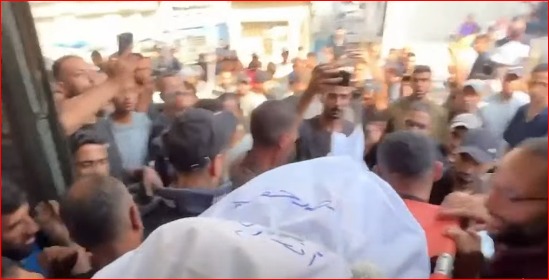 تشييع جثمان أنس الشريف ومحمد قريع من مجمع الشفاء في غزة