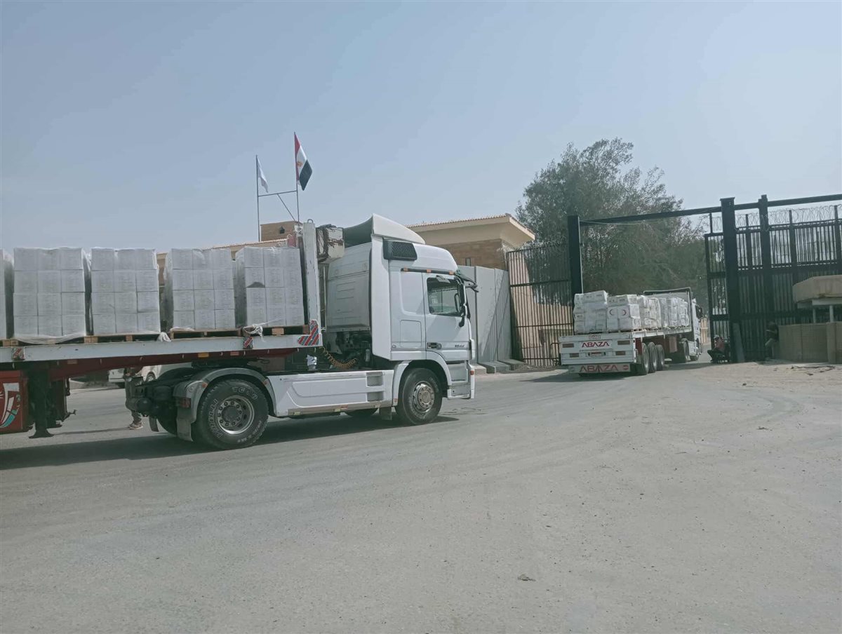 شاحنة مساعدات إماراتية بمعبر رفح