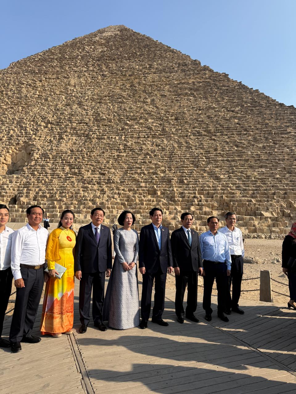  رئيس جمهورية فيتنام يزور أهرامات الجيزة 