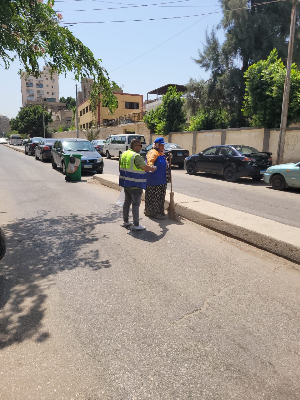 <strong>إجراءات وقائية لحماية عمال النظافة من ضربات الشمس خلال الصيف</strong>