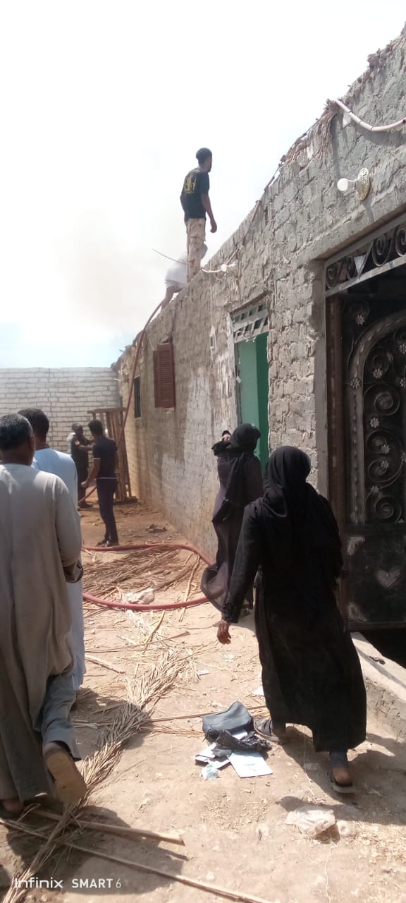 حريق يلتهم 4 منازل في قنا