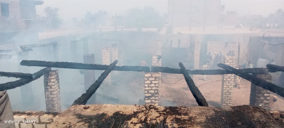 حريق يلتهم 4 منازل في قنا