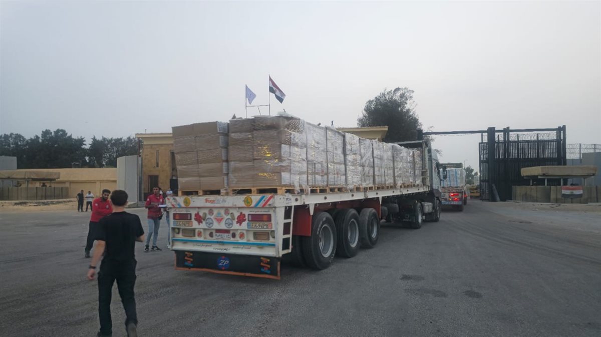 شاحنات المساعدات الإغاثية 