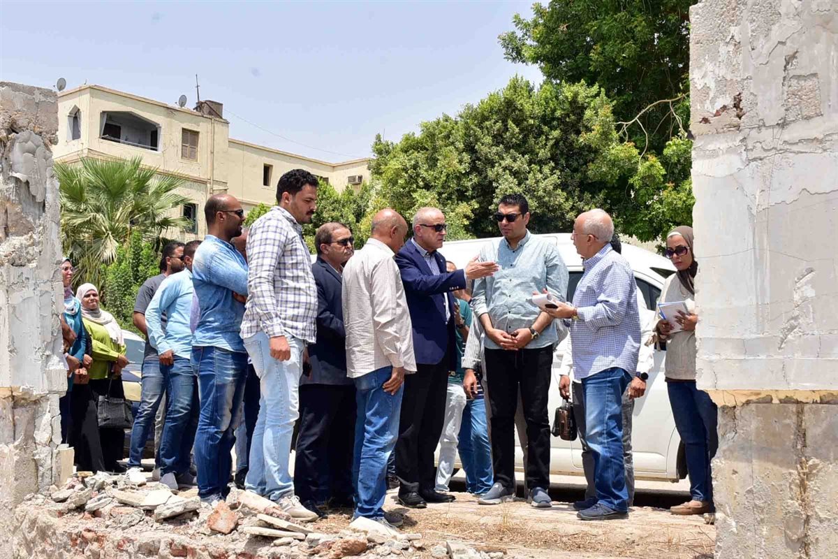 جولة تفقدية لمحافظ الأقصر بأرمنت 