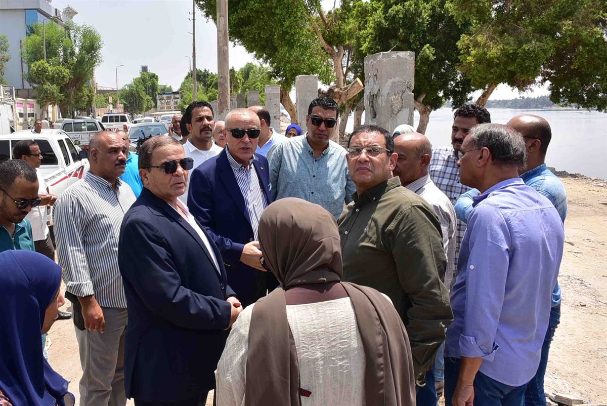 جولة تفقدية لمحافظ الأقصر بأرمنت 