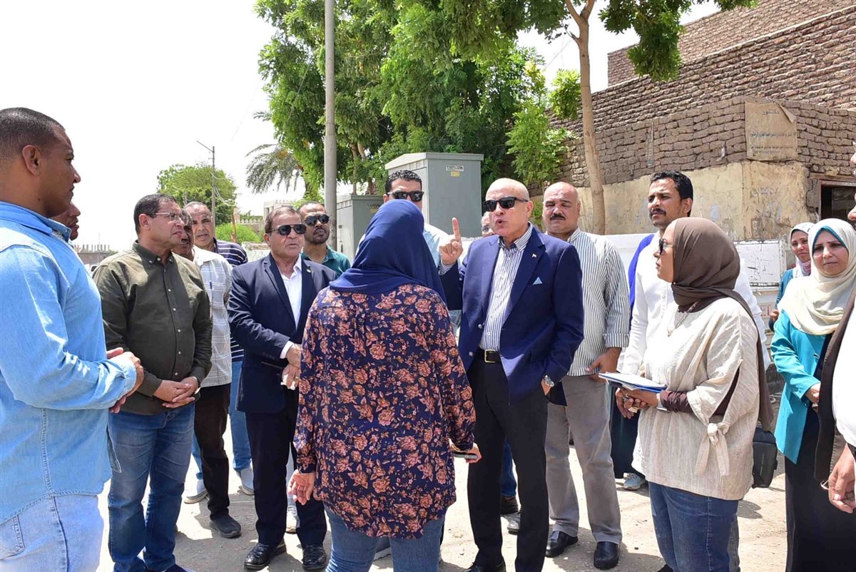 جولة تفقدية لمحافظ الأقصر بأرمنت 