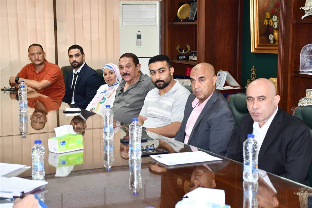 وزير الرياضة ورئيس اللجنة الأولمبية يجتمعان باتحادات رفع الأثقال والمصارعة 