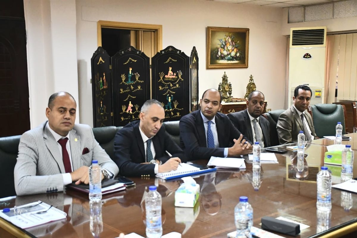 وزير الرياضة ورئيس اللجنة الأولمبية يجتمعان باتحادات رفع الأثقال والمصارعة 