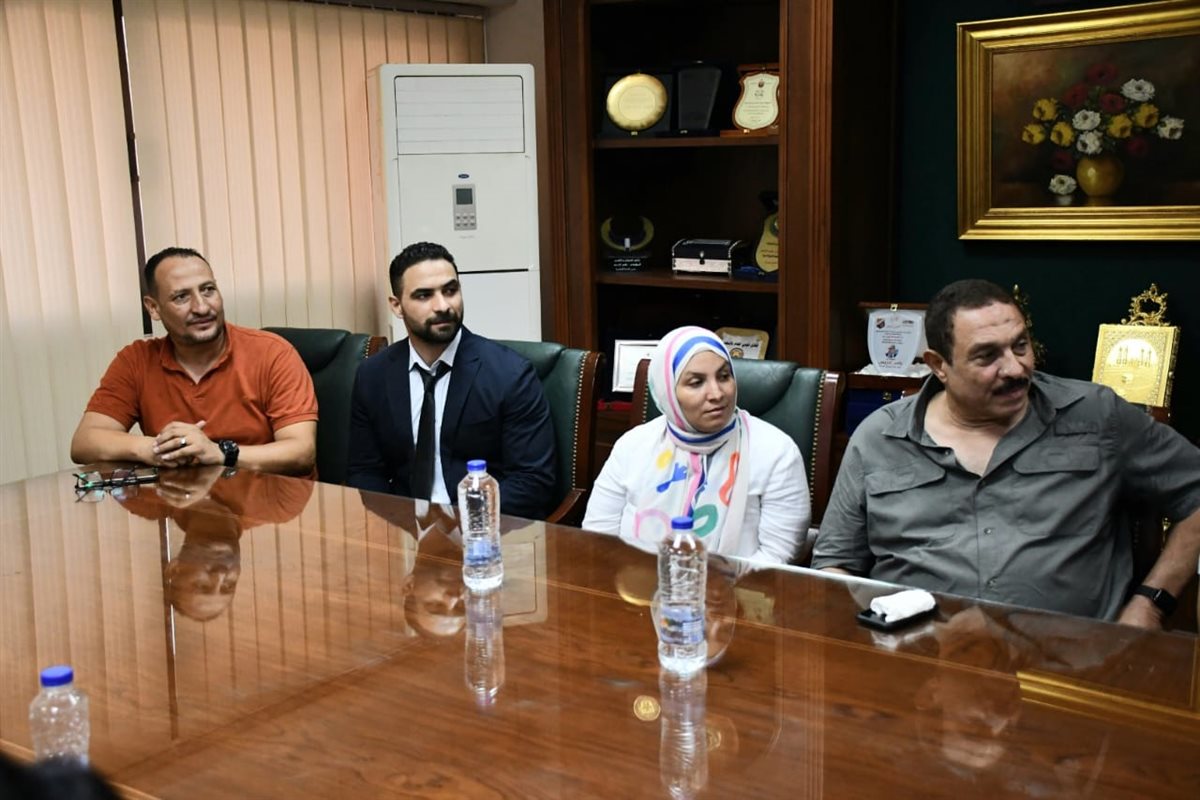 وزير الرياضة ورئيس اللجنة الأولمبية يجتمعان باتحادات رفع الأثقال والمصارعة 