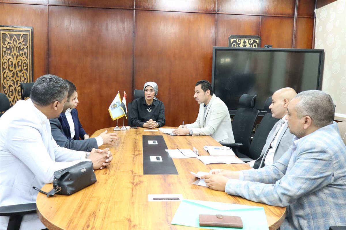 اجتماع رئيس جامعة الأقصر