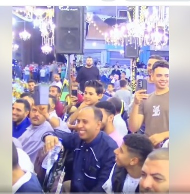 سمع القرآن فضحك.. فرحة شاب من ذوي الهمم عند سماعه آيات من سورة الشمس تذهل المتابعين&nbsp;