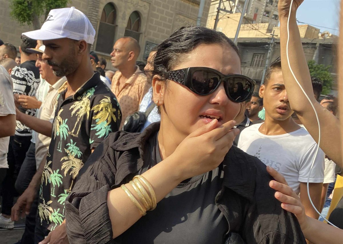 تشييع جثمان السيدة المقتولة علي يد طليقها 