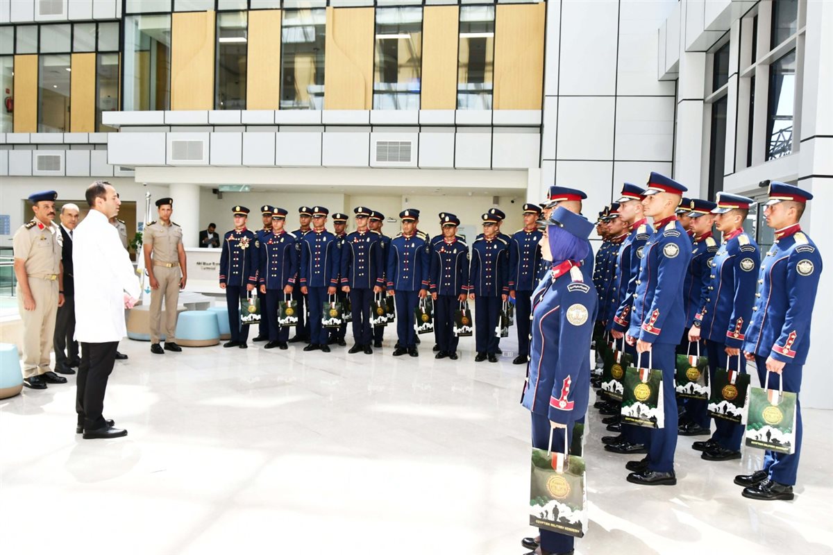 القوات المسلحة تنظم زيارات لعدد من طلبة الأكاديمية العسكرية المصرية والكليات العسكرية لمستشفى أهل مصر لعلاج الحروق