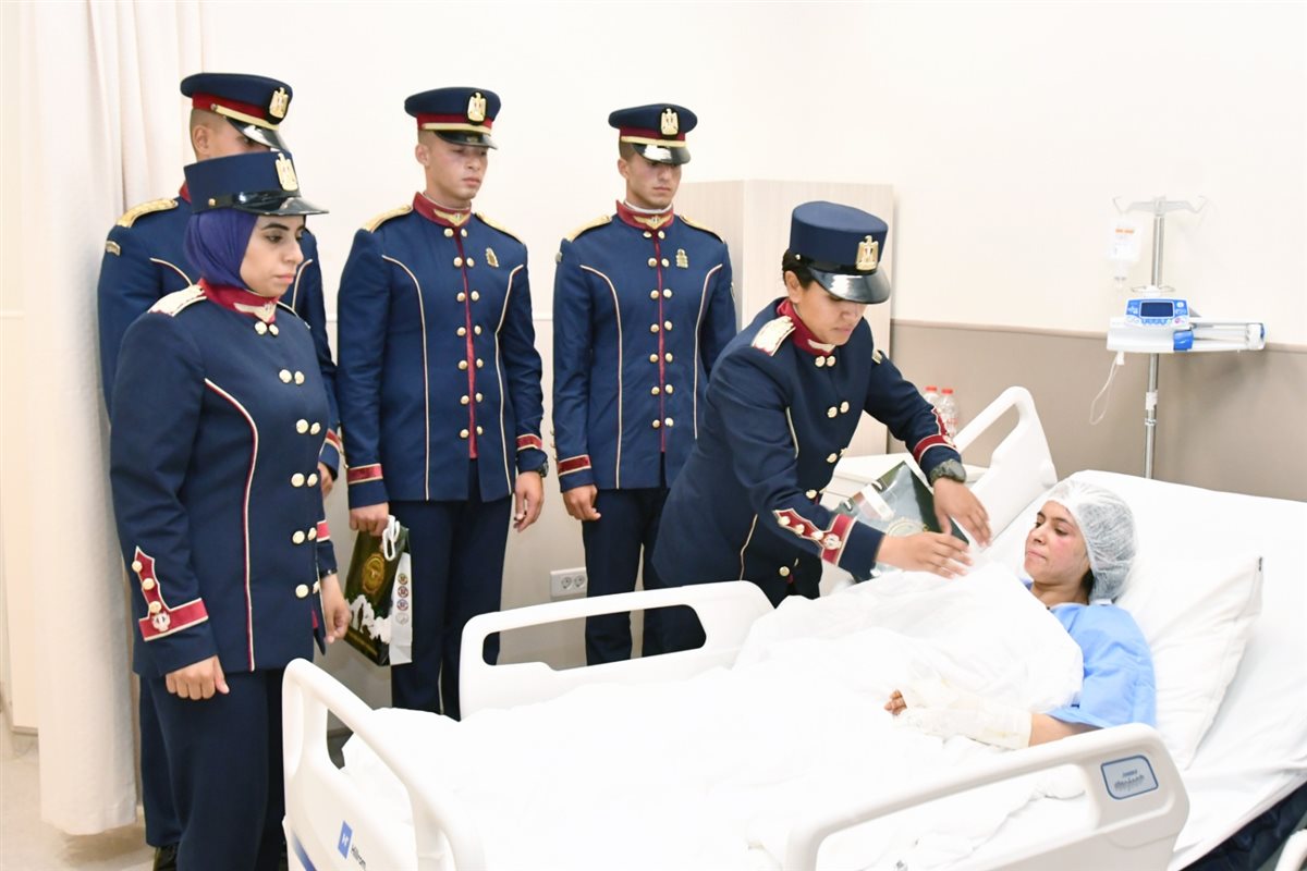 القوات المسلحة تنظم زيارات لعدد من طلبة الأكاديمية العسكرية المصرية والكليات العسكرية لمستشفى أهل مصر لعلاج الحروق