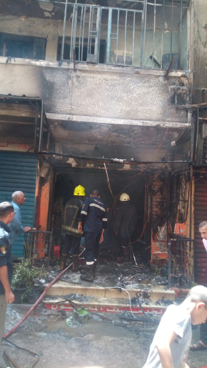 <strong>حريق محل هواتف بجوار مترو عزبة النخل</strong>