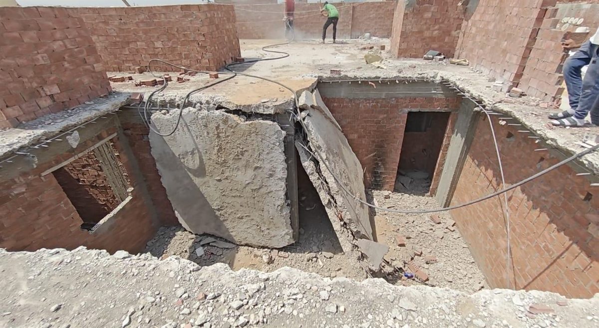 محافظة الجيزة تزيل 6 أبراج مخالفة بالمجزر الآلي بالليبني هرم