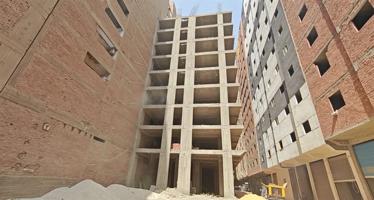  إزالة 6 أبراج مخالفة بالهرم