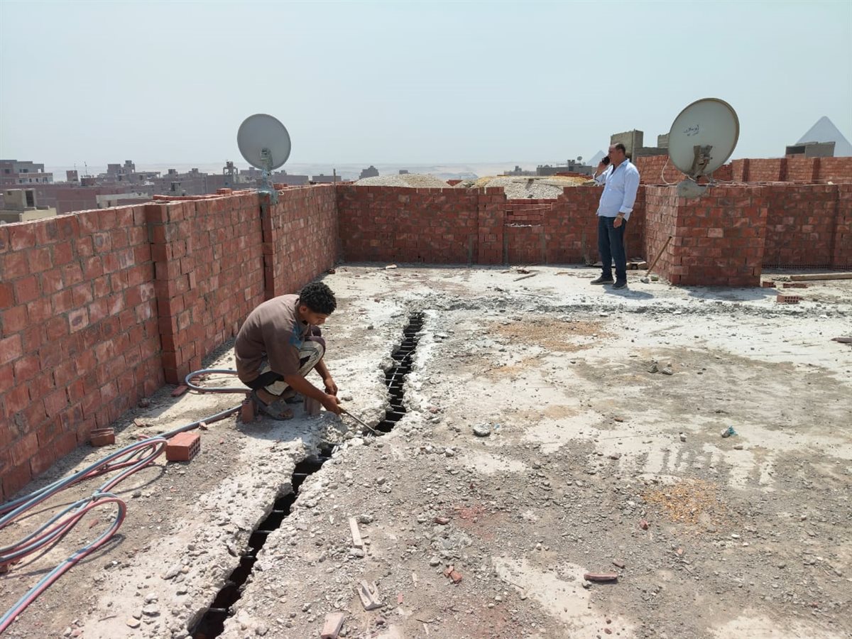  إزالة 6 أبراج مخالفة بالهرم