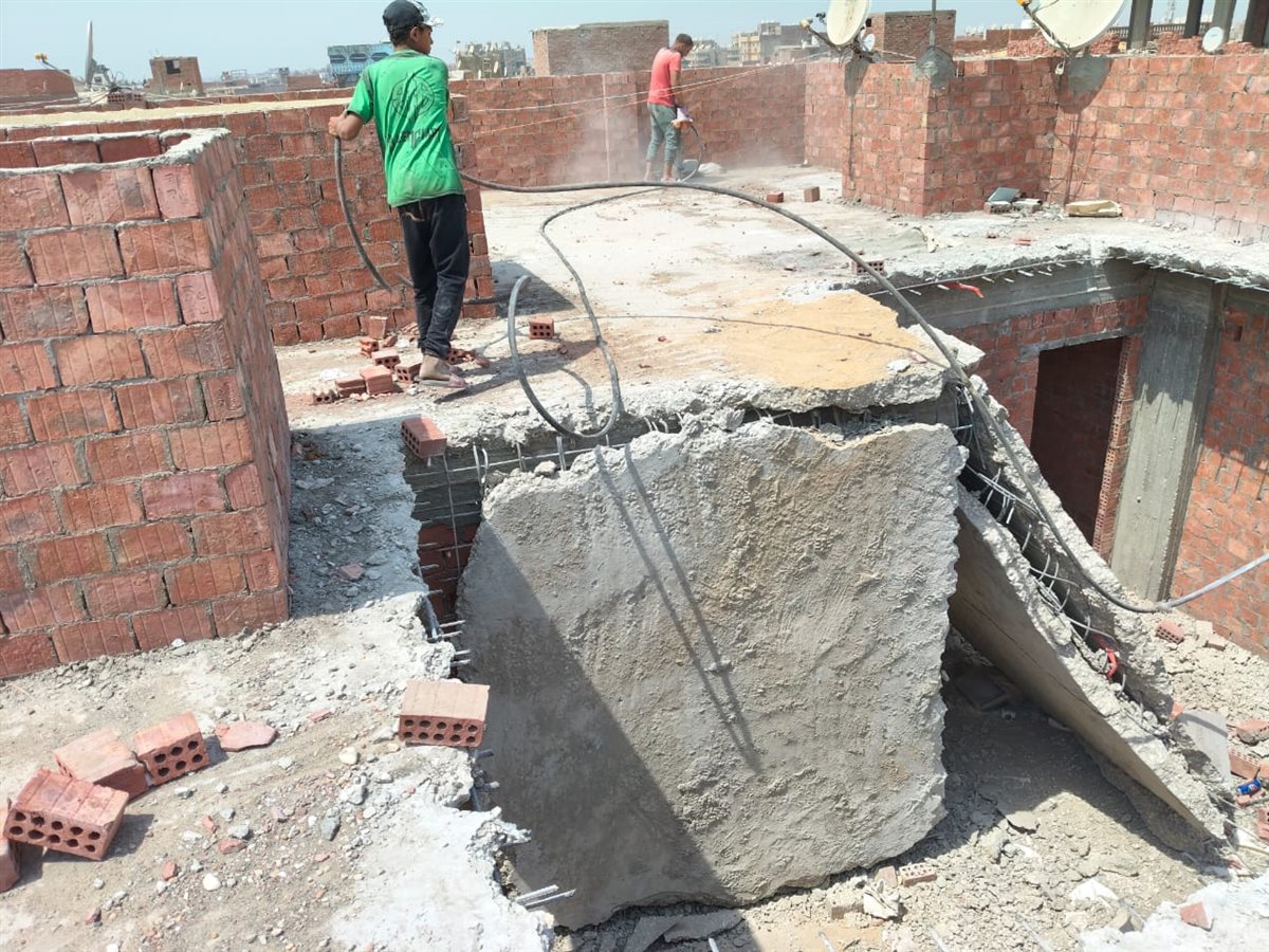  إزالة 6 أبراج مخالفة بالهرم